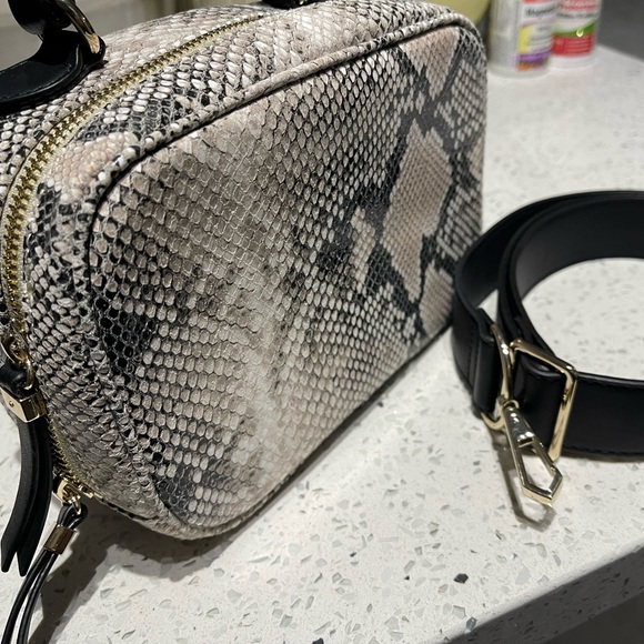Snake Print Camera Bag - Picture 2 of 7